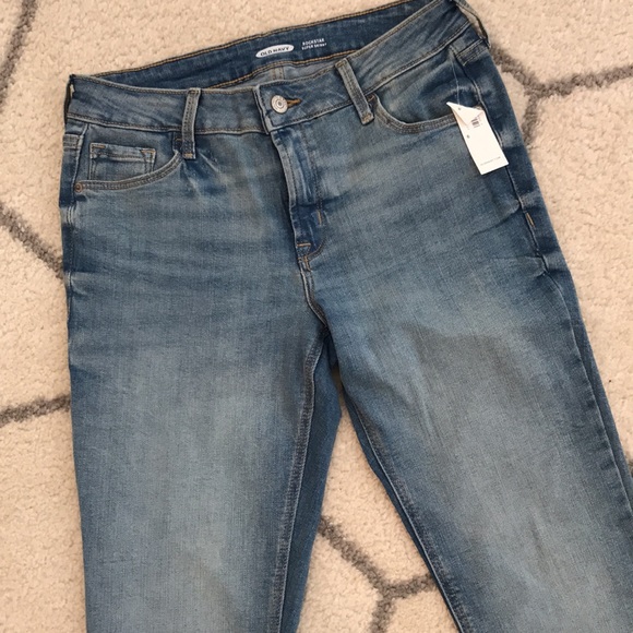 NWT Old Navy Rockstar Jeans ⭐️ - Picture 2 of 2